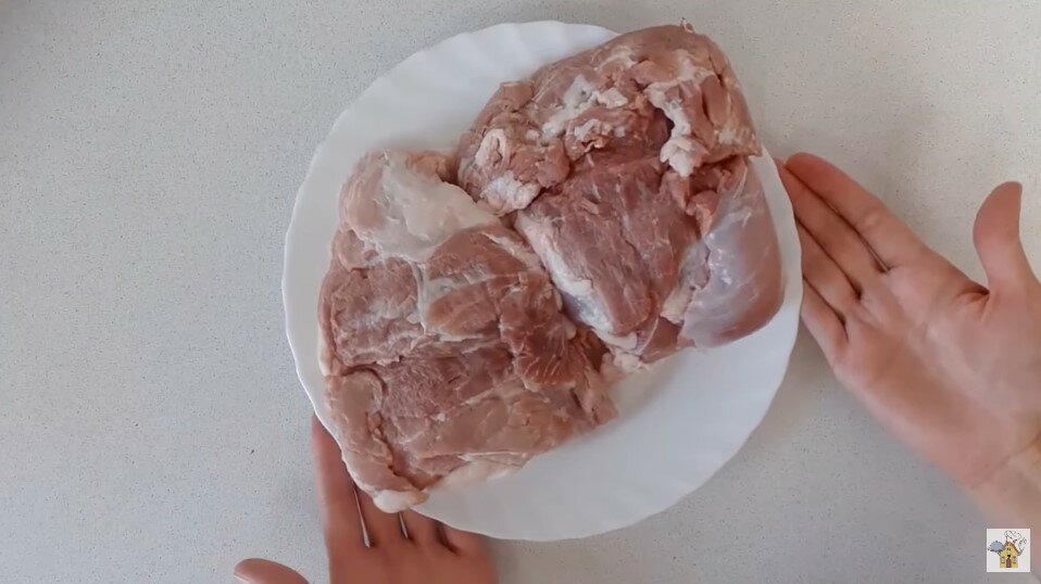 Рецепт этого мяса для меня находка: подаю горячим и холодным (вместо колбасы). Мясо,запеченное в майонезе