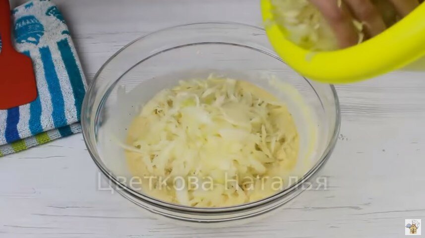 Беру капусту и картошку: готовлю быстрый пирог на сковороде (люблю этот рецепт за то,что не нужны заморочки с духовкой и вымешиванием теста)