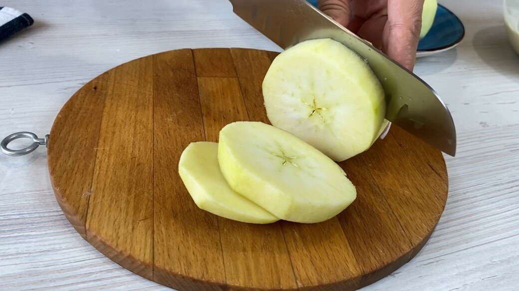 Быстрые пирожки с яблоками: быстрее,чем этот рецепт не знаю. Всего 15 минут и готово (рецепт из старой кулинарной книги)