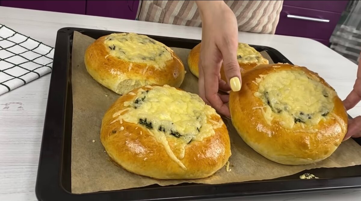 Вместо пирожков и хлеба пеку лепешки с зеленью: получается вкуснее,а готовить проще (делюсь рецептом,которому бабушка научила)