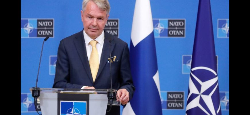 Переговоры Швеции и Финляндии по НАТО оказались на стопе из-за сожжения Корана
