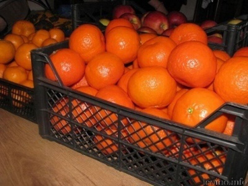 Почему мандарины бывают липкими или какие фрукты лучше оставить на полках магазина и не покупать?
