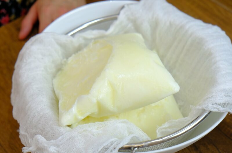 Сливочный «маскорпоне» из замороженного кефира: можете забыть о покупном мягком сыре!