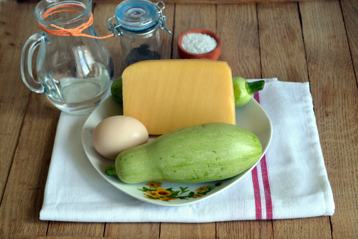 Научили готовить сочные оладушки из кабачков: весь секрет в тертом сыре