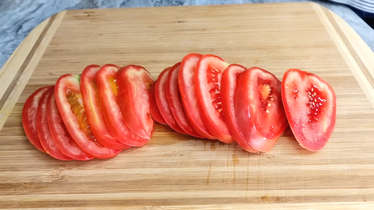 Простая закуска из кабачков с помидорами в панировке, которую хочется повторить: сочное и мягкое (сочетание приятное, а получается вкусно)