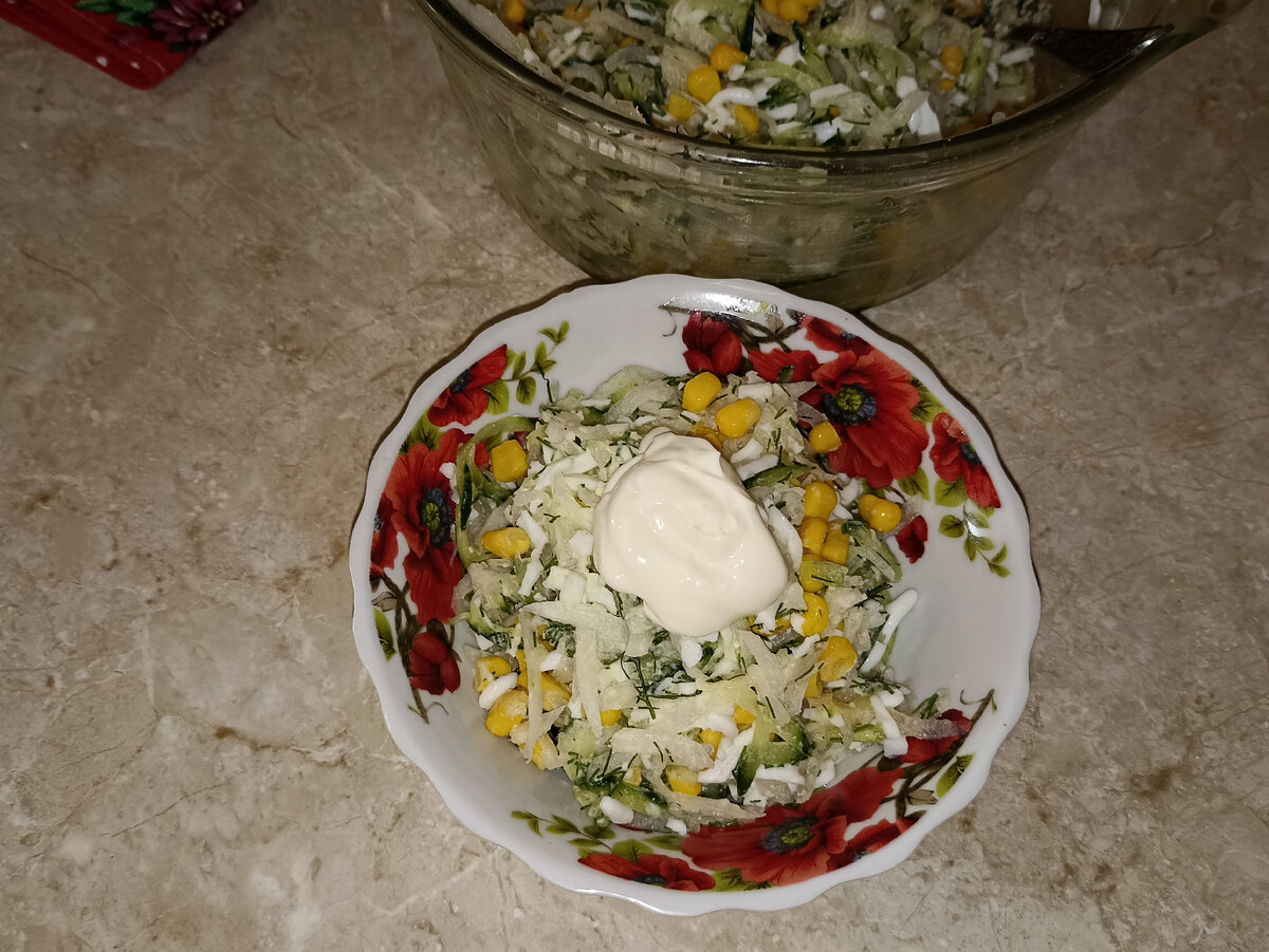 Моя суббота в картинках. Белые розы маме. Готовим салат из редьки.