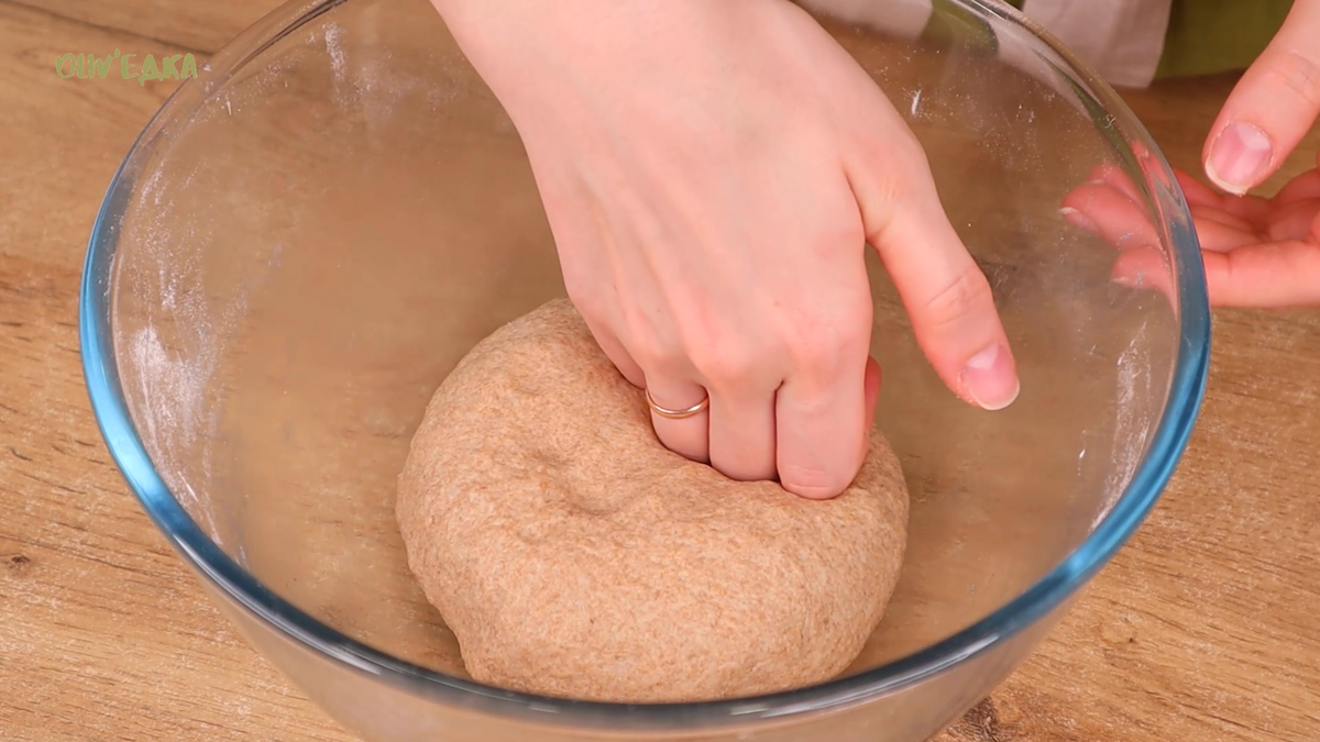 Пеку цельнозерновые хлебные булочки, уменьшила содержание обычной пшеничной муки, так получается полезнее и вымешивать долго не нужно