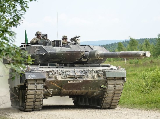 Первый канадский Leopard 2 для Украины прибыл в Польшу