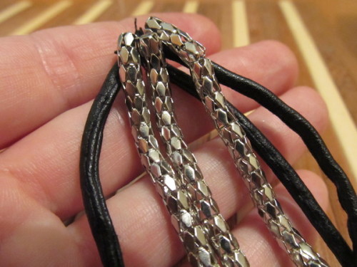 Как сделать браслет из шнурка