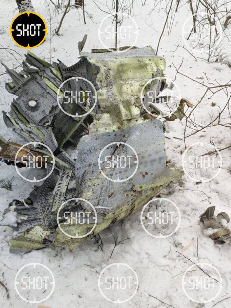 Обломки украинского БПЛА Ту-141 "Стриж", упавшего сегодня утром в Калужской области