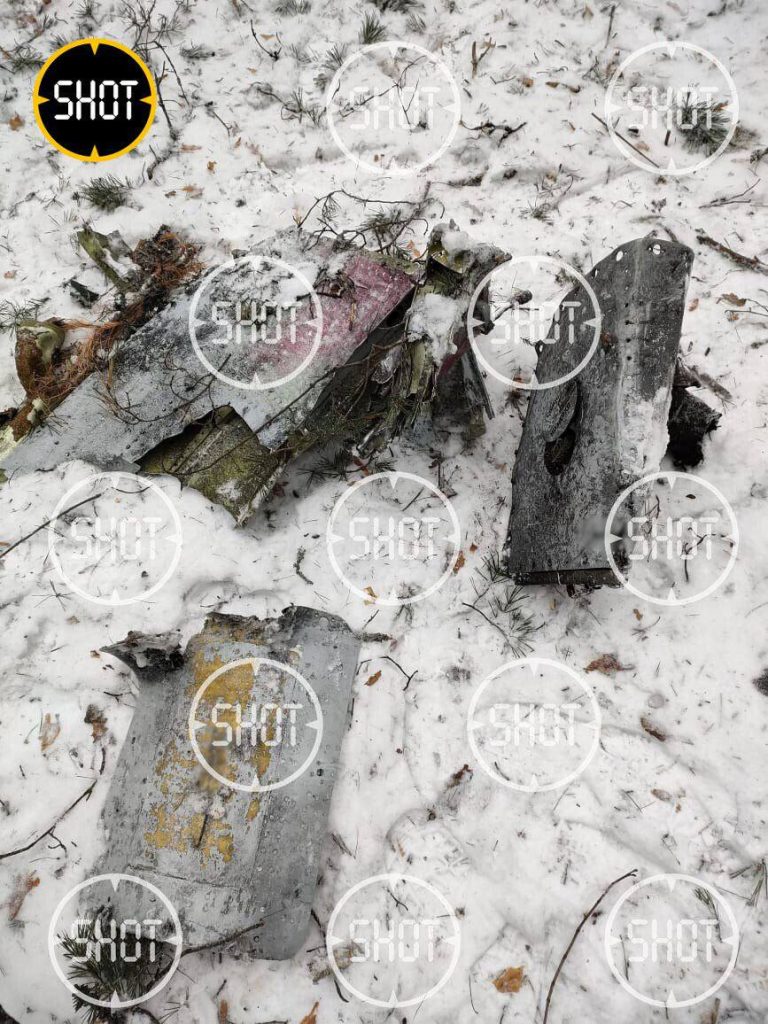 Обломки украинского БПЛА Ту-141 "Стриж", упавшего сегодня утром в Калужской области